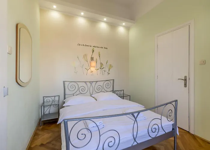 Heritage Old Town - 1 Apartment Split